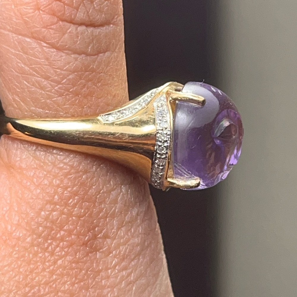 ANTIQUE  14K YELLOW GOLD RING: HAND-CARVED "MOON  FACE" of AMETHYST & DIAMONDS